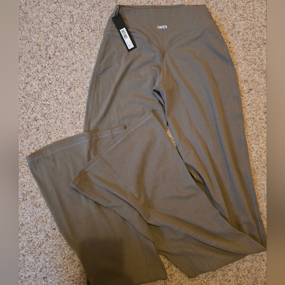 Oner Active SoftMotion Flared Bottoms - Moss Brown size XS, LONG LENGTH - Picture 6 of 9